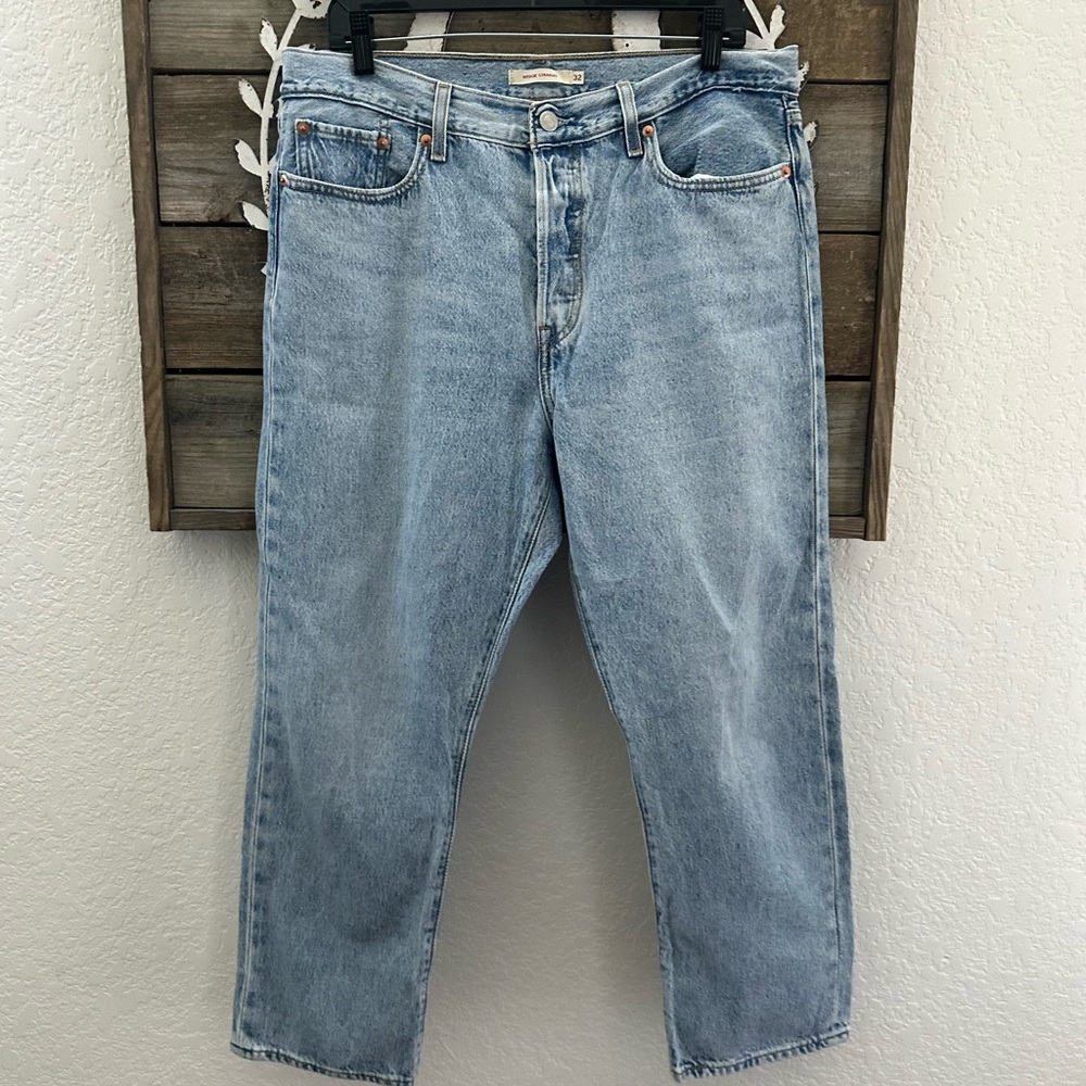 Levi's Women's Wedgie Straight Jeans Premium light wash denim size 32